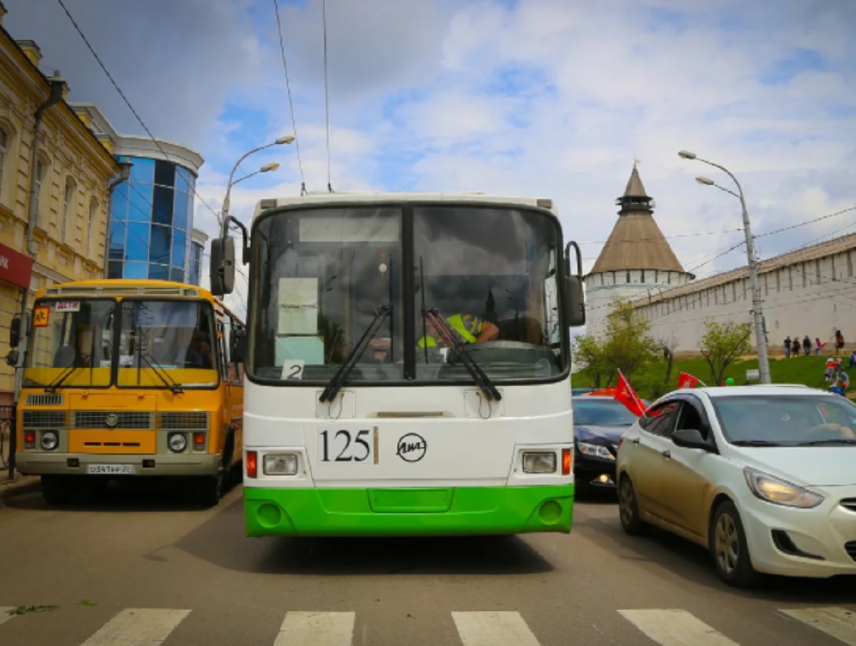 Астрахань автобус есть. Общественный транспорт Астрахань. Астраханские маршрутки. Автобусы Астрахань. Городской транспорт Астрахань.