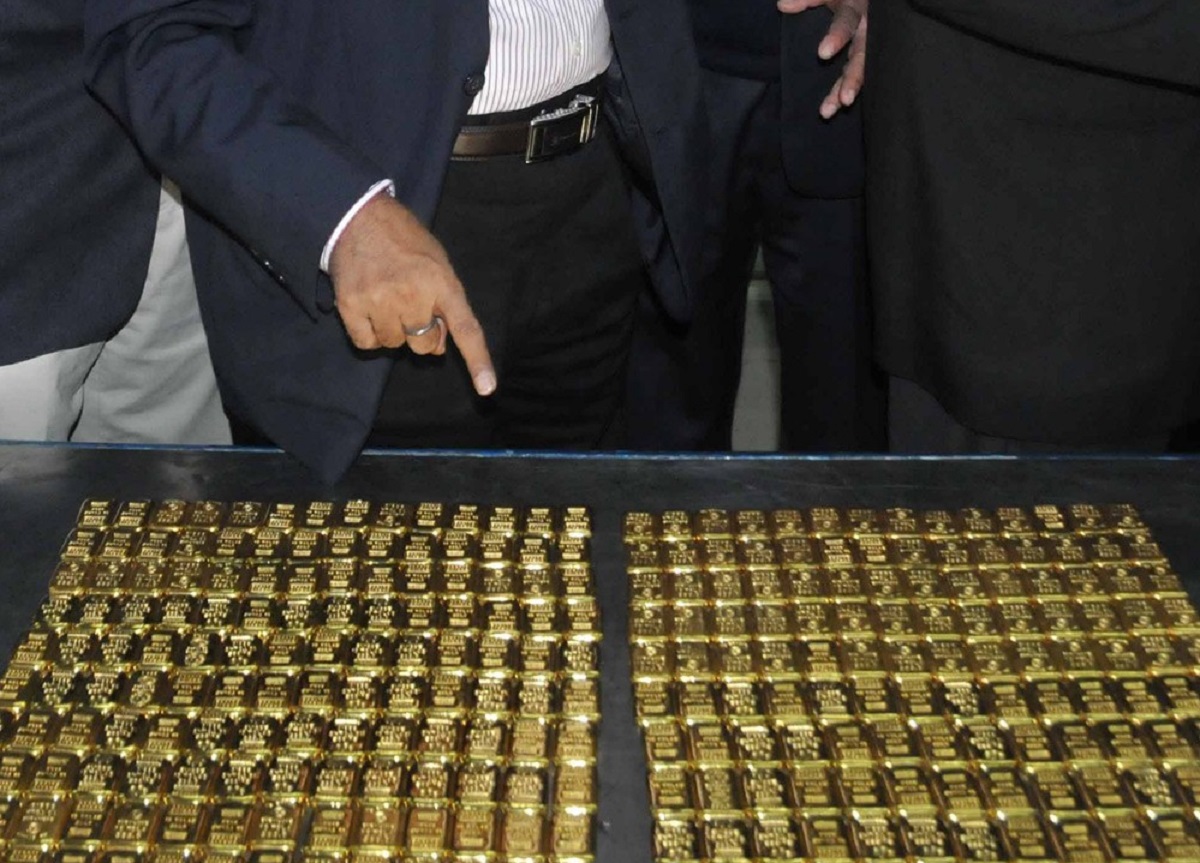 Сколько будет килограмм золота. Слиток золота 20 кг. Килограмм золота. Килограммовый слиток золота. 100 Кг золота.