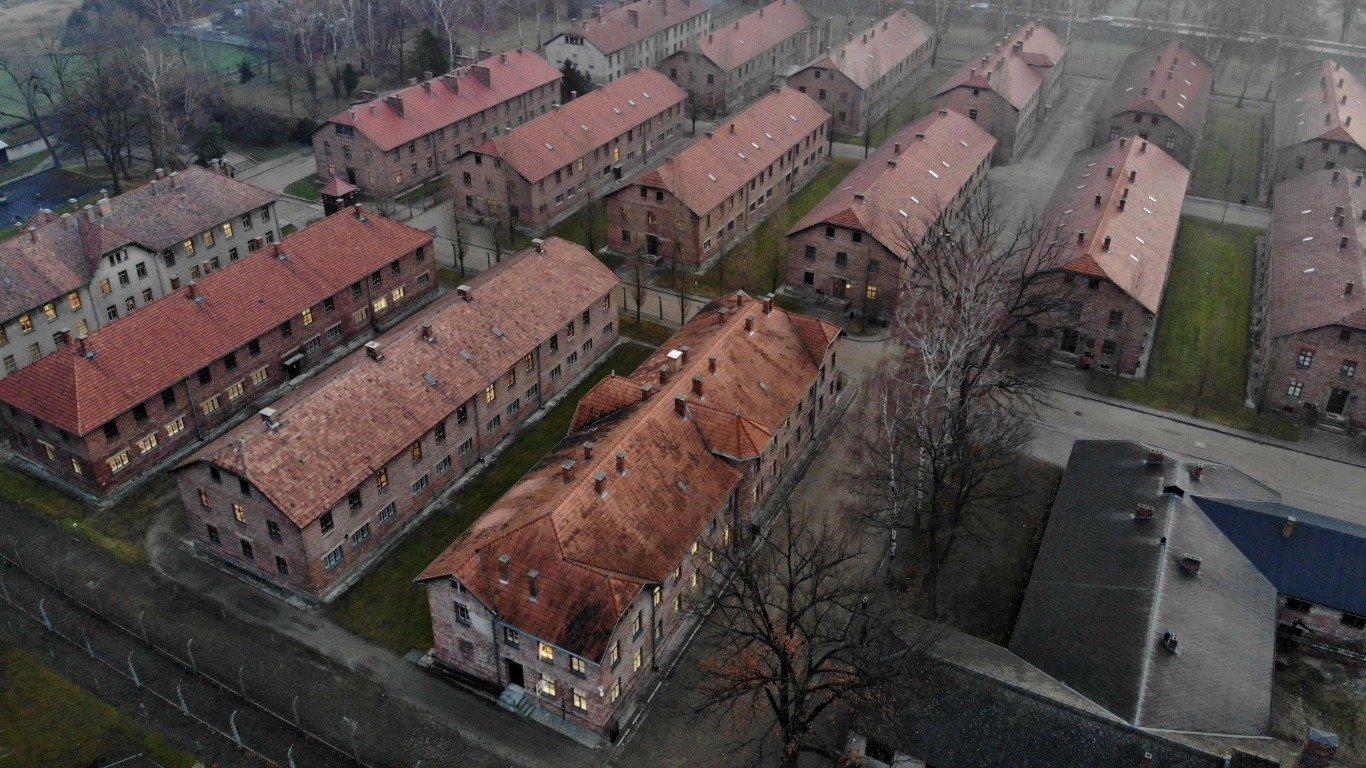 Польский концлагерь. Концентрационный лагерь Освенцим Польша. Концентрационный лагерь Аушвиц. Освенцим концентрационный лагерь Аушвиц. Лагерь Аушвиц-Биркенау.