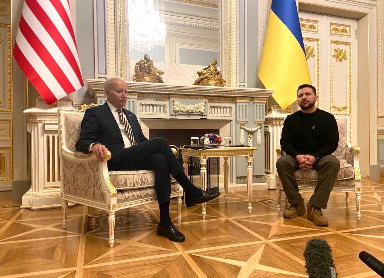 байден на кресле президента украины