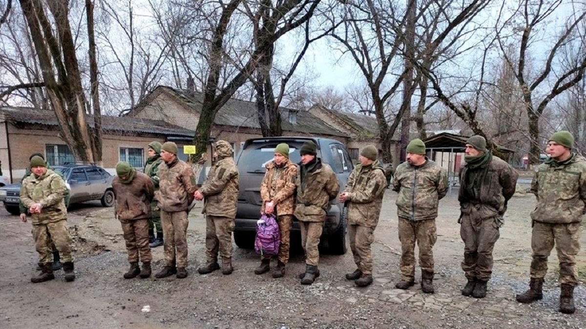 Солдаты Донбасса. Украинские ваеные сдавших в рлен.