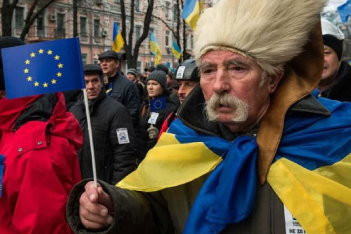 Ес украинцах. Хохлы це Европа. Хохлы в ЕС. Украина цэ Европа. Украинцы в ЕС.