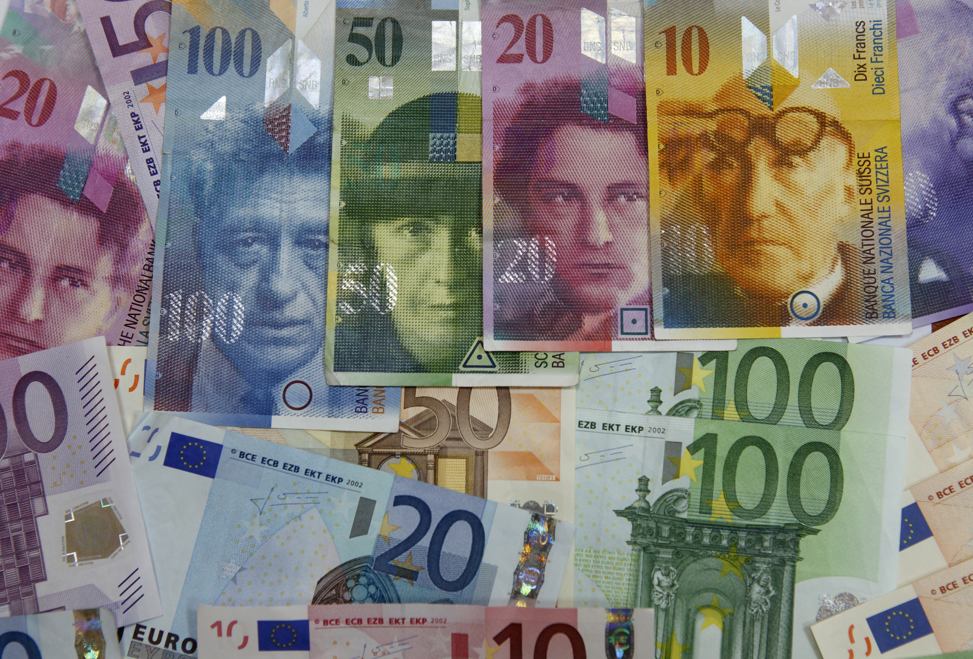 Цифровая национальная валюта. Швейцария Франк. Валюта Швейцарии. Швейцария валюта франки. Франк Швейцария купюры.