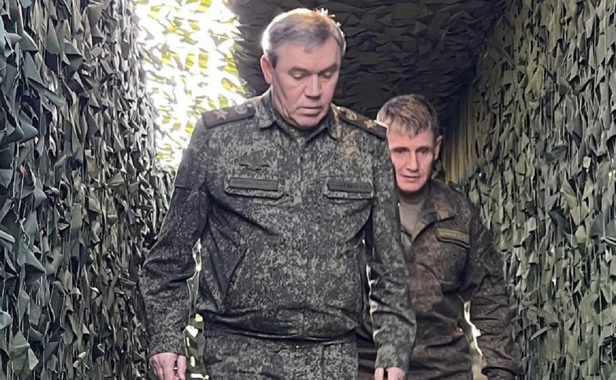 Герасимов проинспектировал российскую группировку войск на Украине
