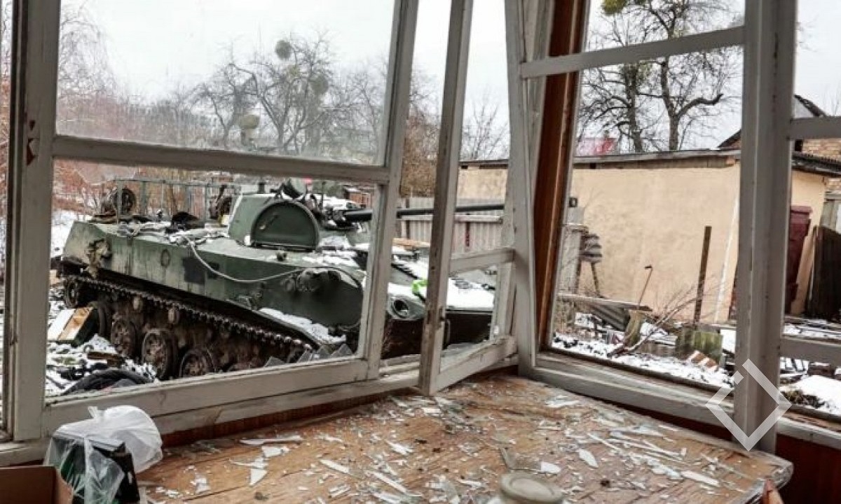 Разбомбили хохлов. Российские войска под Киевом. Расстрелянный дом в Украине.