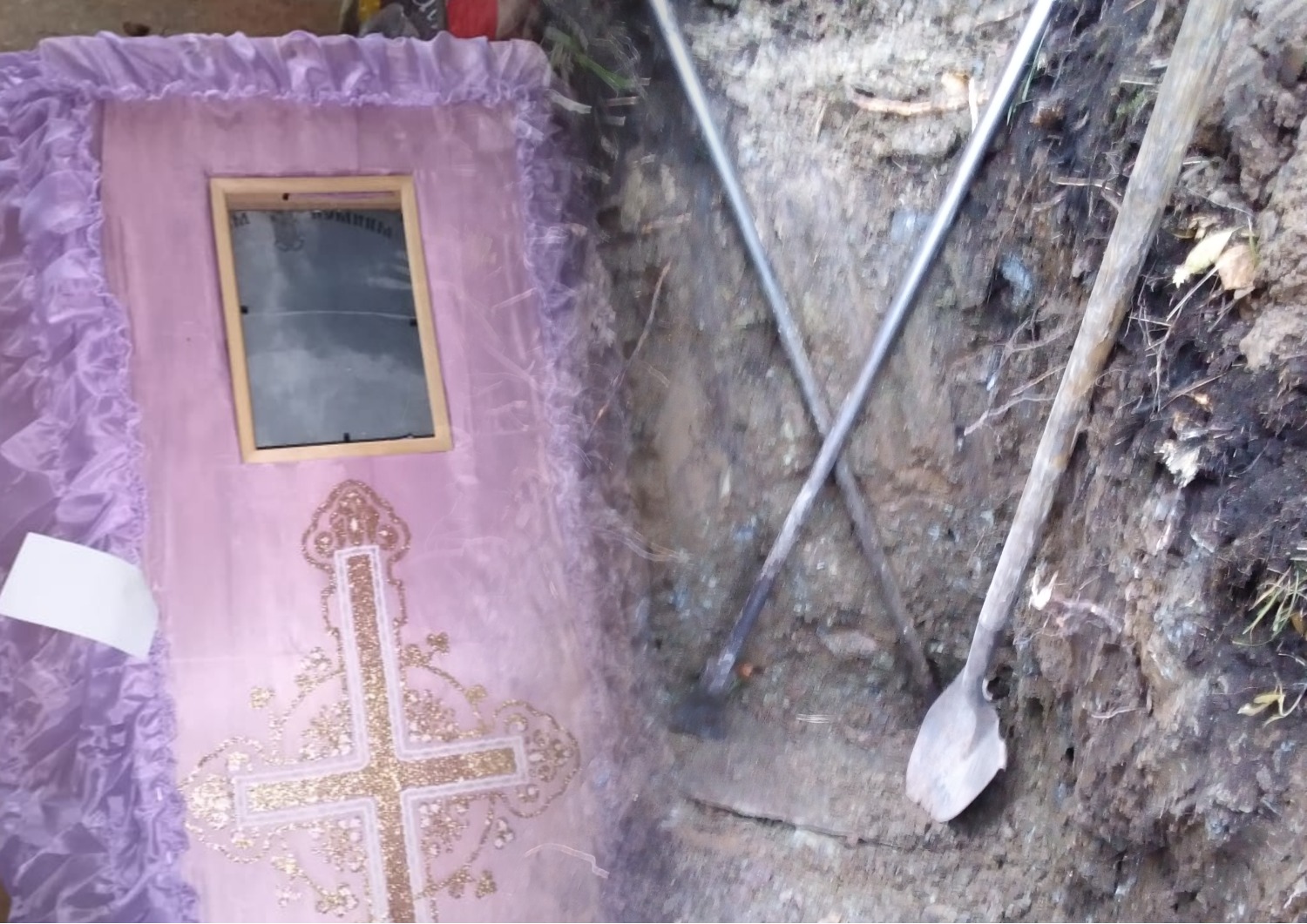 Похороны в гробу со стеклянной крышкой