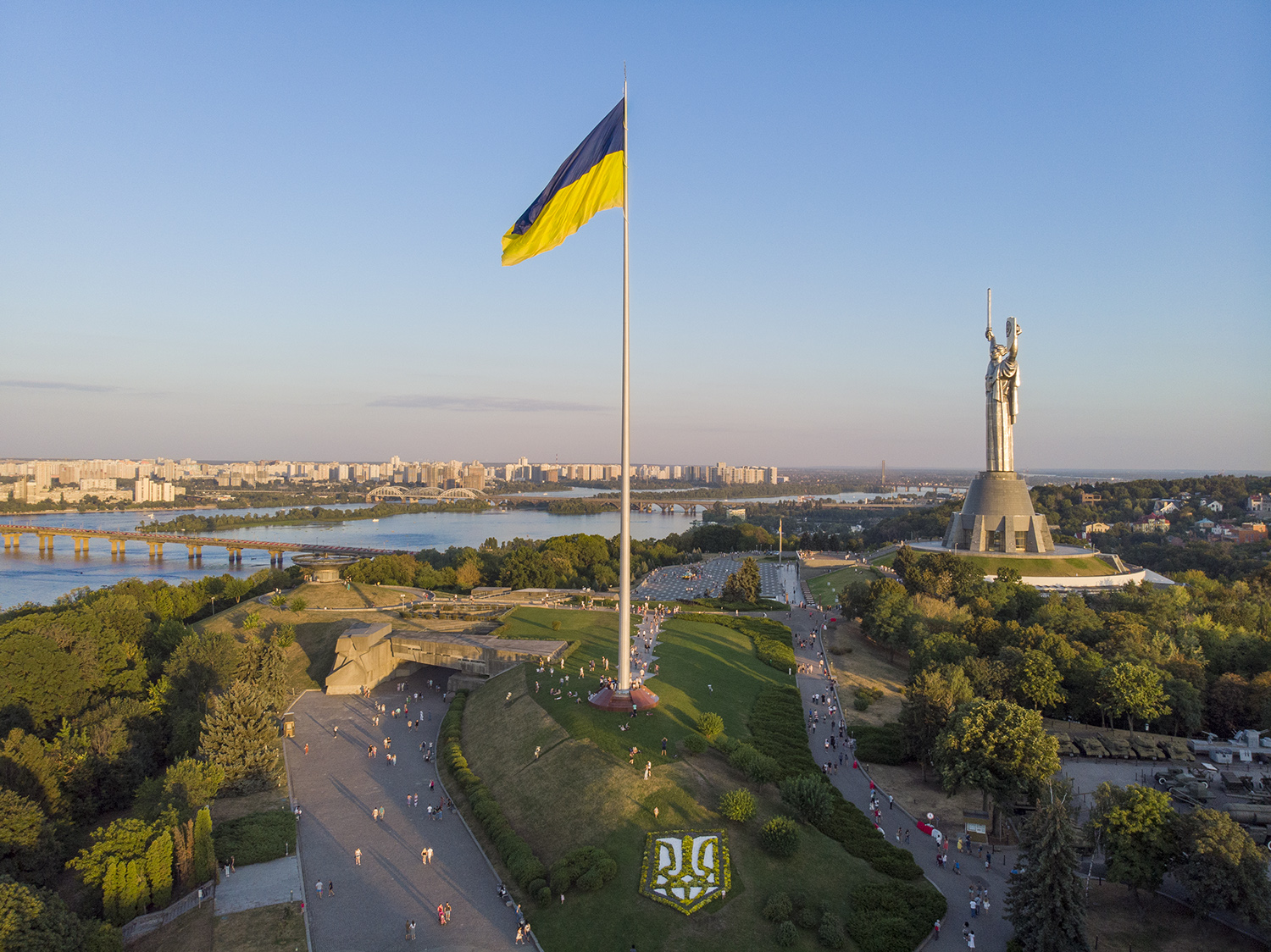 Киев и флаг Украины в Киеве