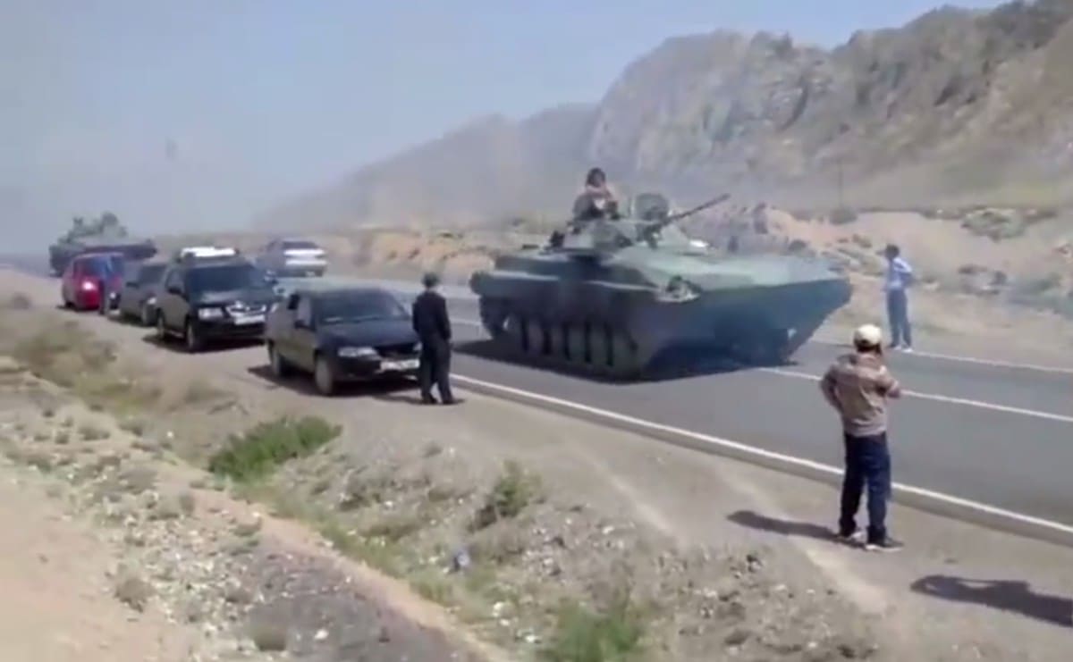Нападение на границу. Конфликт между Киргизией и Таджикистаном. Конфликт на киргизско-таджикской границе (2021). Киргизии и Таджикистан стрельба.