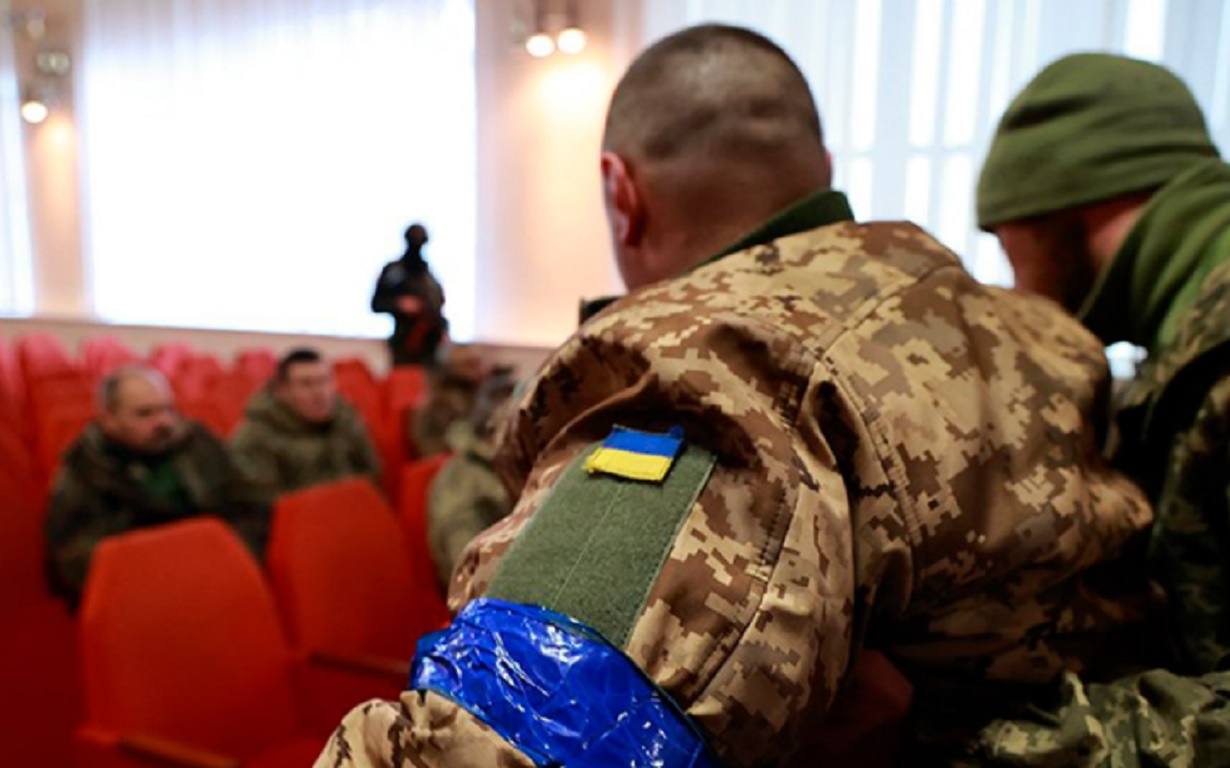 Спасенные украинцы. Украинские военные фото. Иностранцы в украинской армии. Пленные украинские военные.