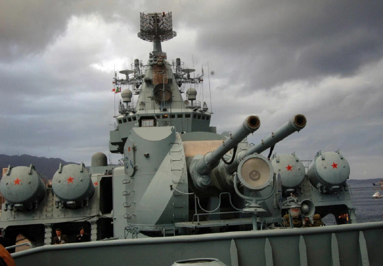 Станция кораблей как называется. Гвардейский ракетный крейсер Варяг. Гвардейский ракетный крейсер проекта 1164 «Варяг». АК-130 крейсер Москва.