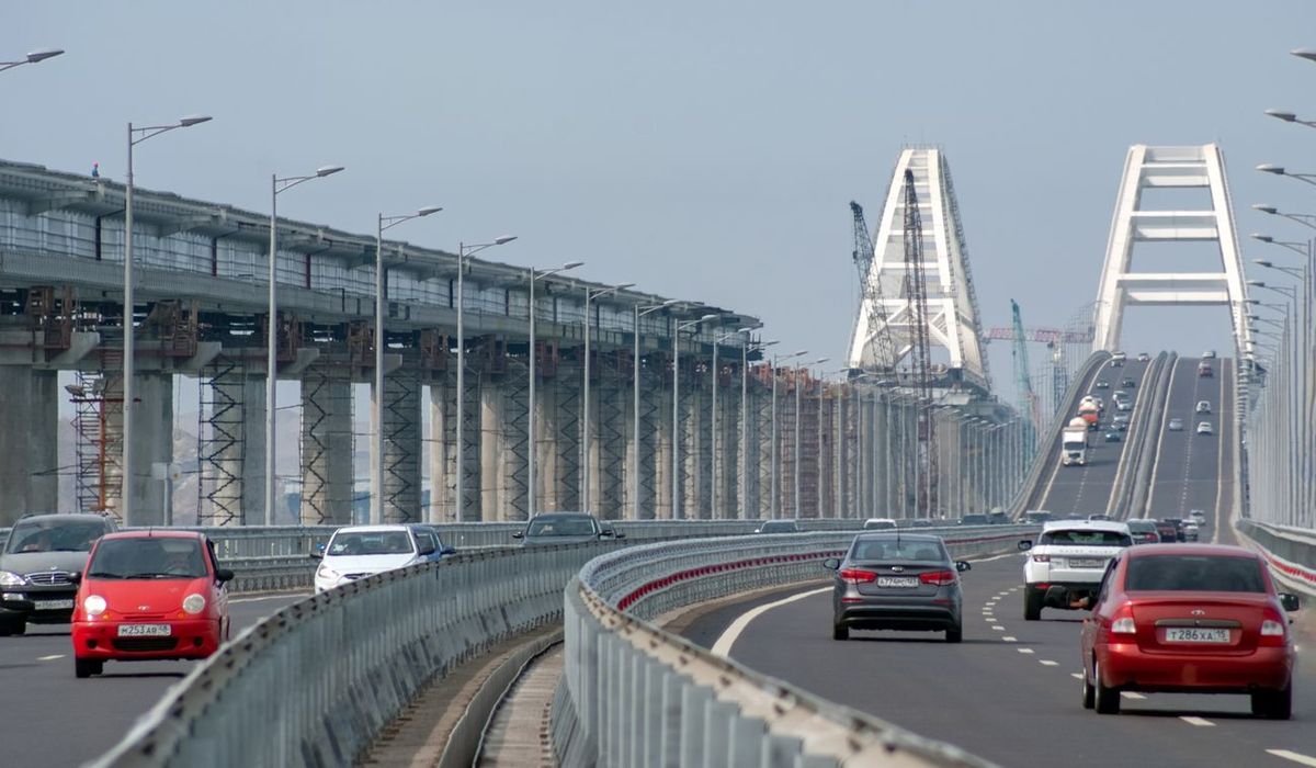 Фото украинцев с крымским мостом