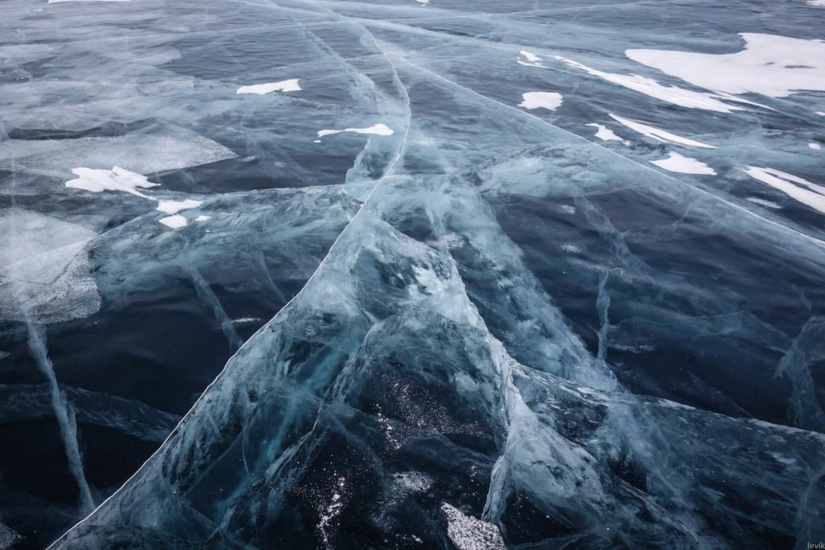 Байкал это гигантское озеро его называют. Игольчатый лед на Байкале. Темный лед Байкала. Ледовые кольца на Байкале. Необычные явления на Байкале.