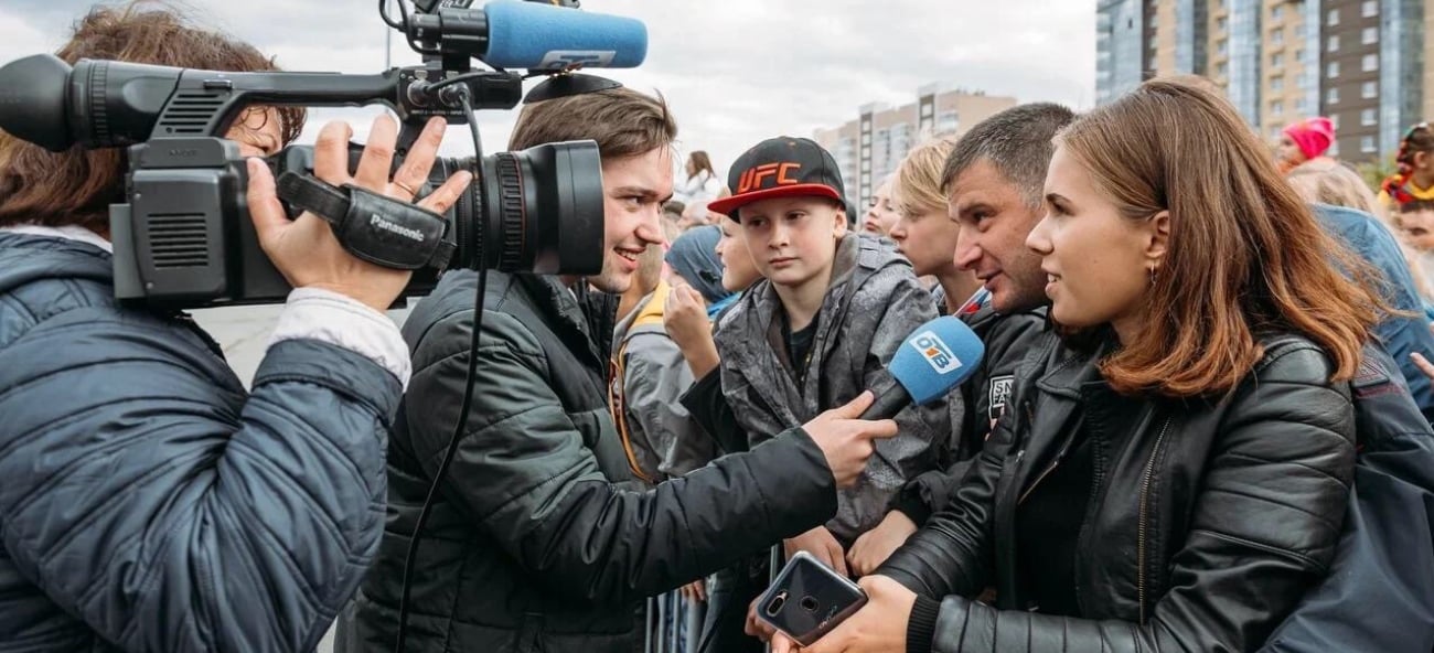 Вопросы известным журналисту. Журналист. Журналист Москва. Журналист на телевидении. Журналист фото.