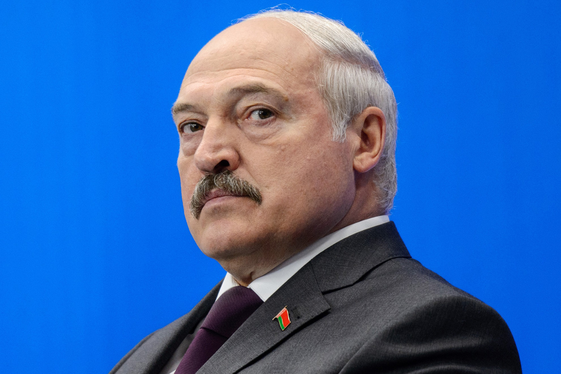 Сколько лукашенко у власти президентом белоруссии. Лукашенко 1984. Лукашенко портрет.