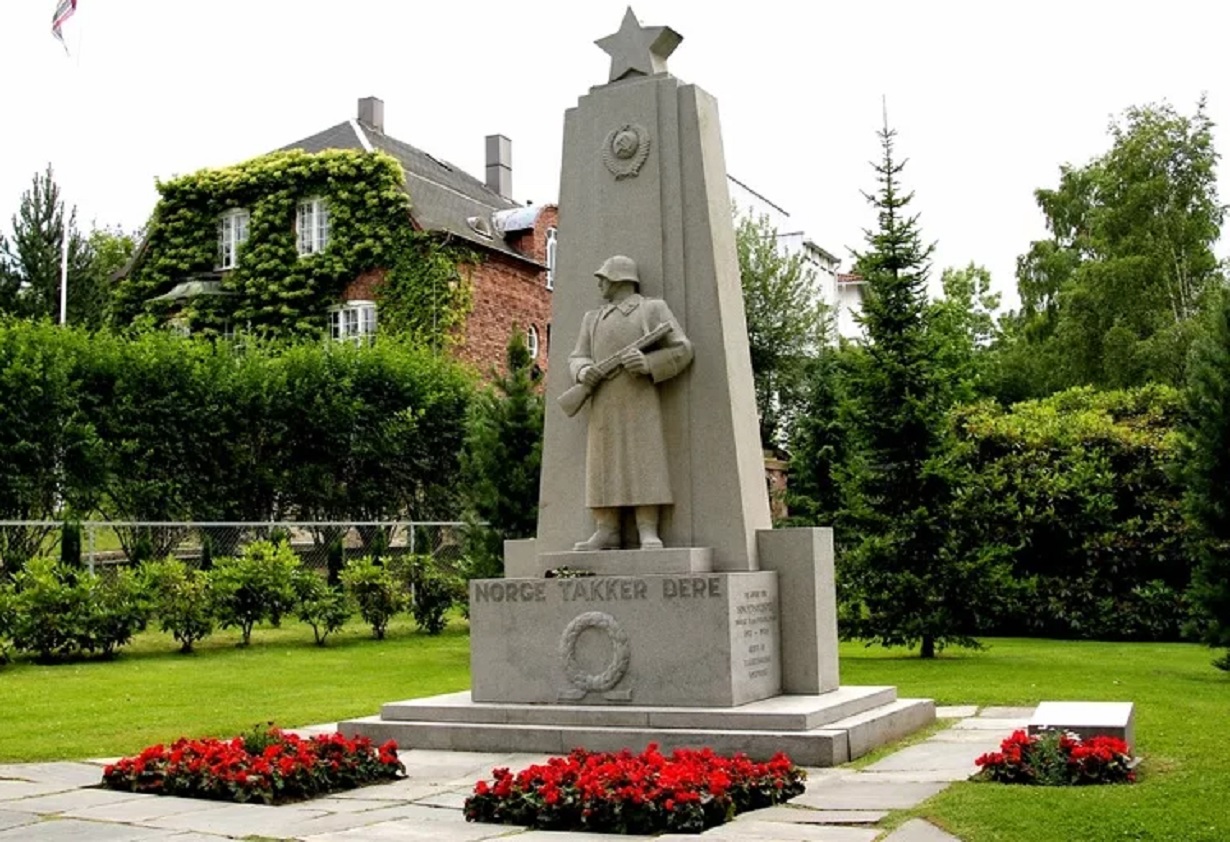 памятник солдату в вене