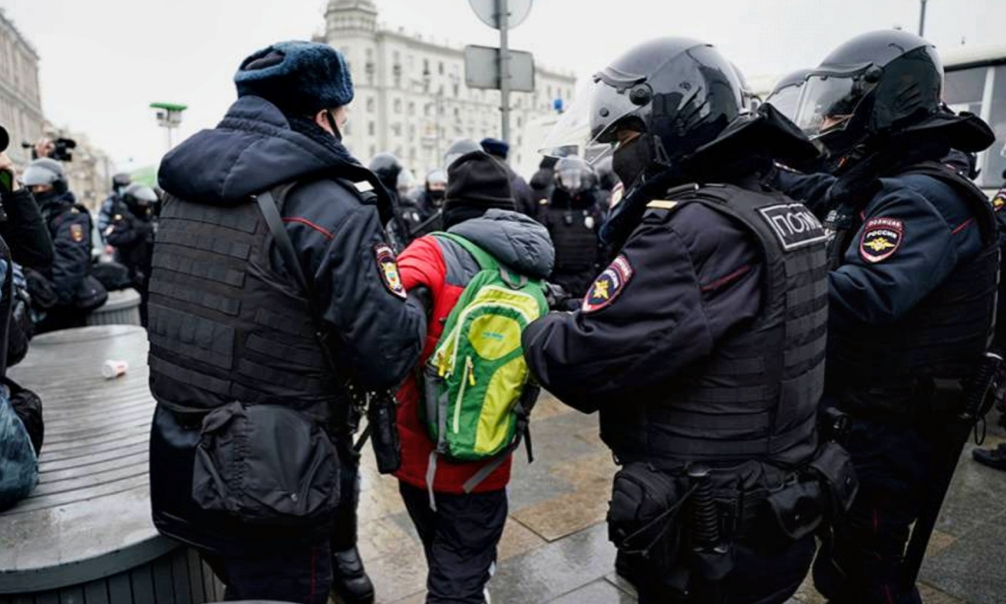 Влияние митингов. Несанкционированный митинг. Митинг дети несанкционированный это. Дружины самообороны февраля 2014.