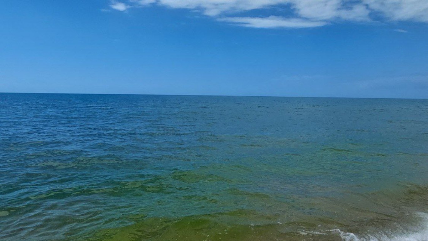 Ocean changes. Атлантический океан цвет воды. Океан 7 цвет воды. Океан без воды фото. Океан меняется.