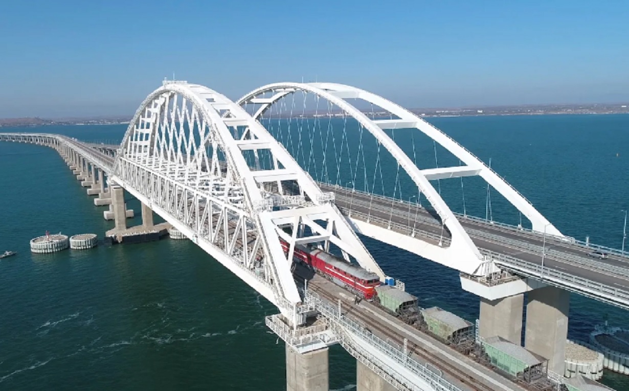 Мост работает нет. Керченский мост. Мост через Керченский пролив. Мост Керченский пролив. Крымский мост через Керченский пролив.