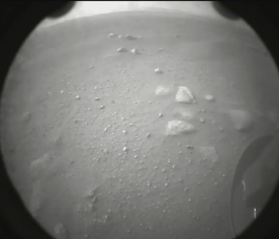 Марсоход NASA опубликовал новые фотографии с поверхности Марса