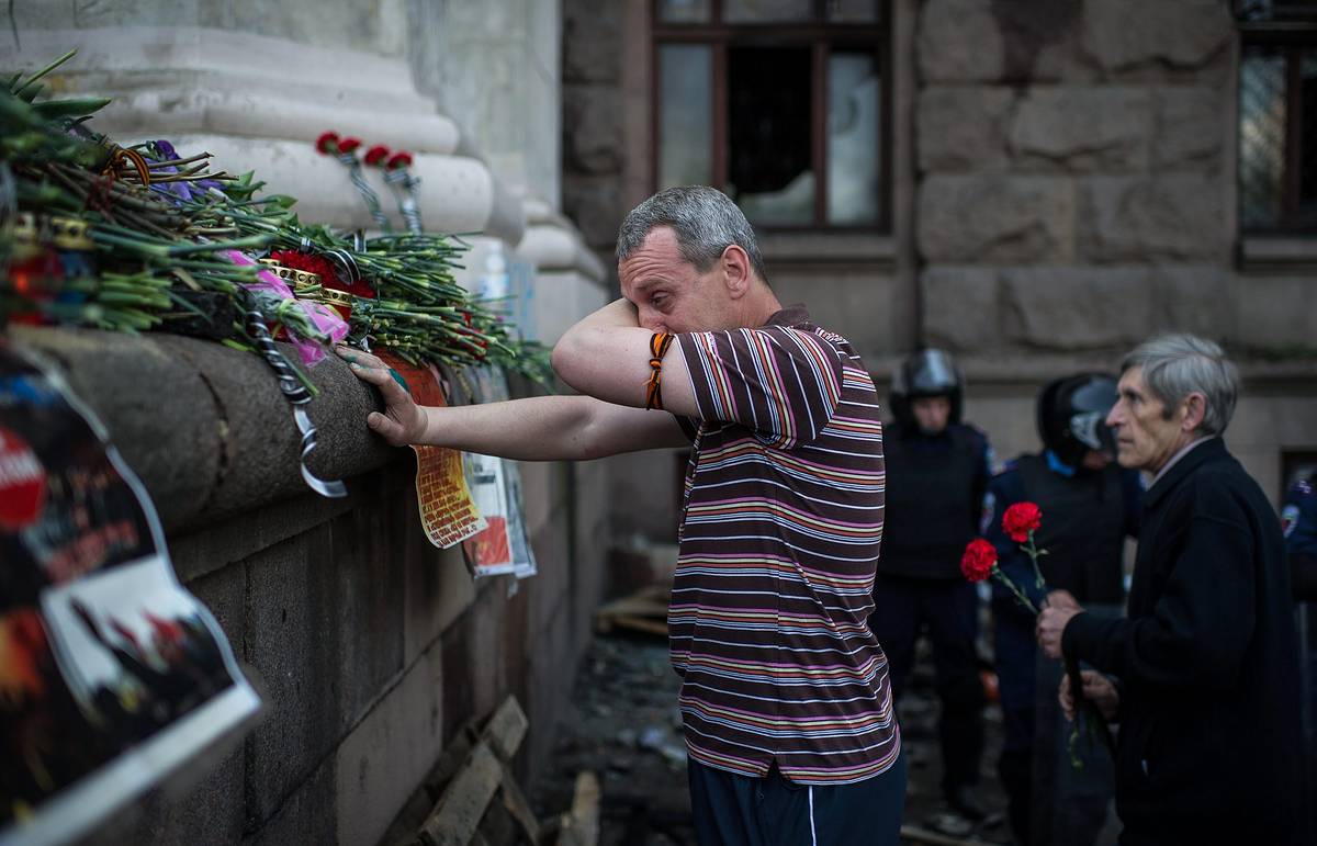 Одессу взяли российские. Одесса 2 мая дом профсоюзов. Одесский дом профсоюзов 2 мая 2014. Одесса май 2014 дом профсоюзов. Одесса дом профсоюзов трагедия.