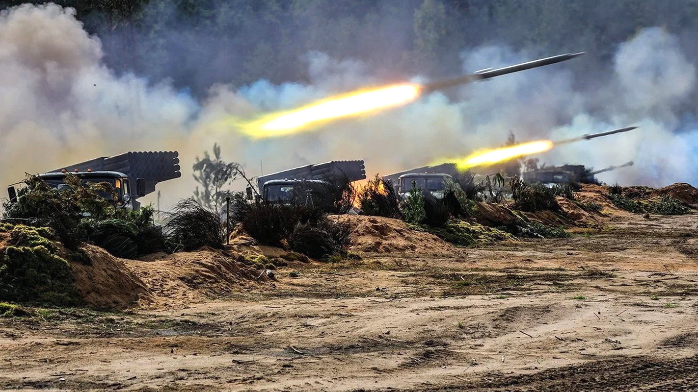 Удар по штабу всу в харькове. РСЗО град ВСУ. Боевые действия. Артиллерийский обстрел. Обстрел российских войск на Украине.