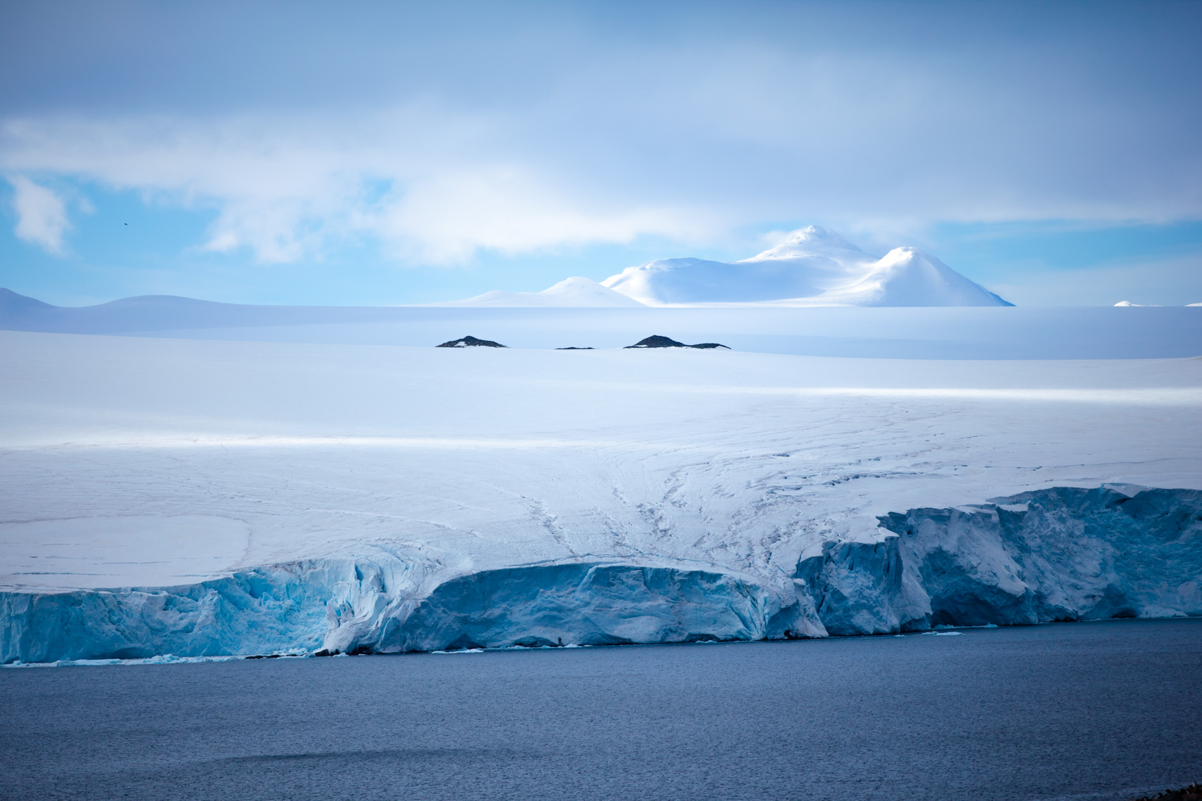 Антарктические широты. Покровные ледники Антарктиды. Антарктида (материк). Северный полюс Арктика и Антарктика. Северный полюс, Арктика и Южный полюс, Антарктида.