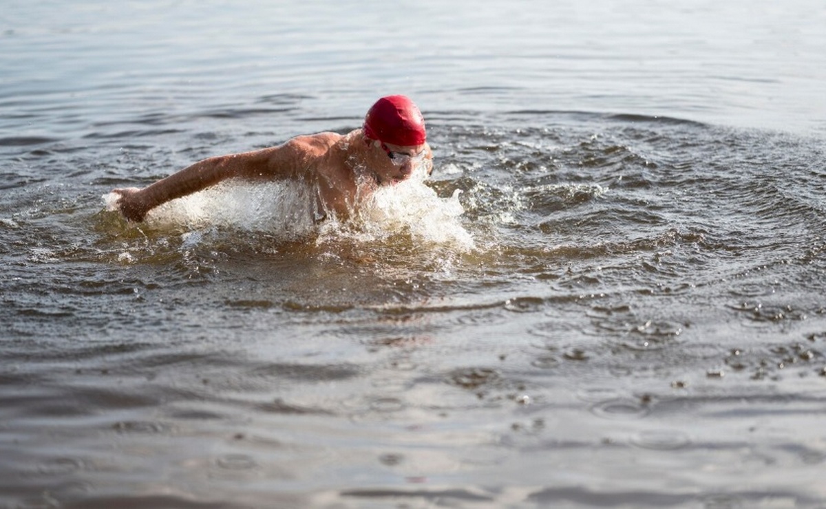 Swimmers the English channel. English channel Swim. При какой температуре можно плавать без шапочки на открытой воде.