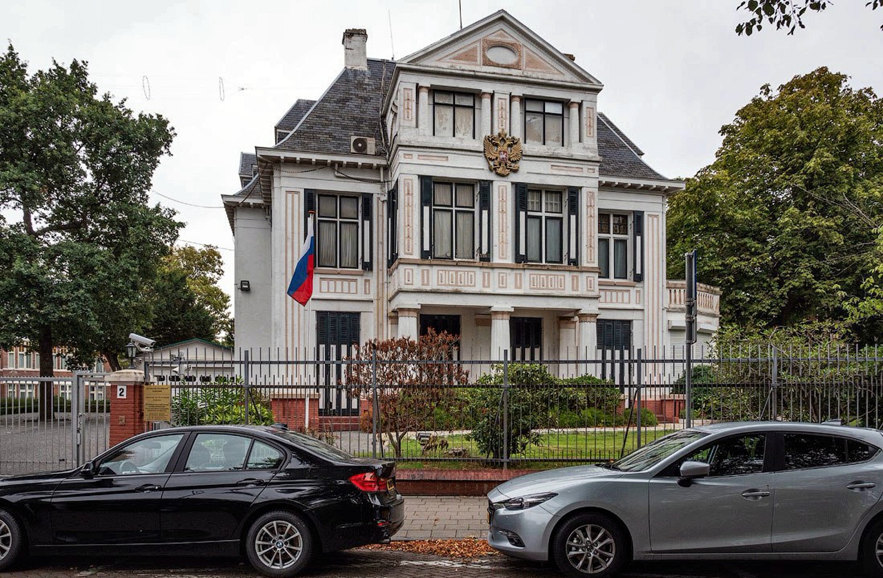Иностранные посольства в россии