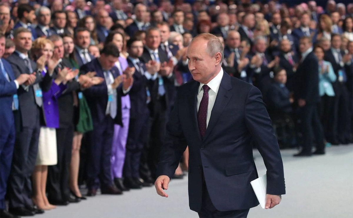 Президент России с народом