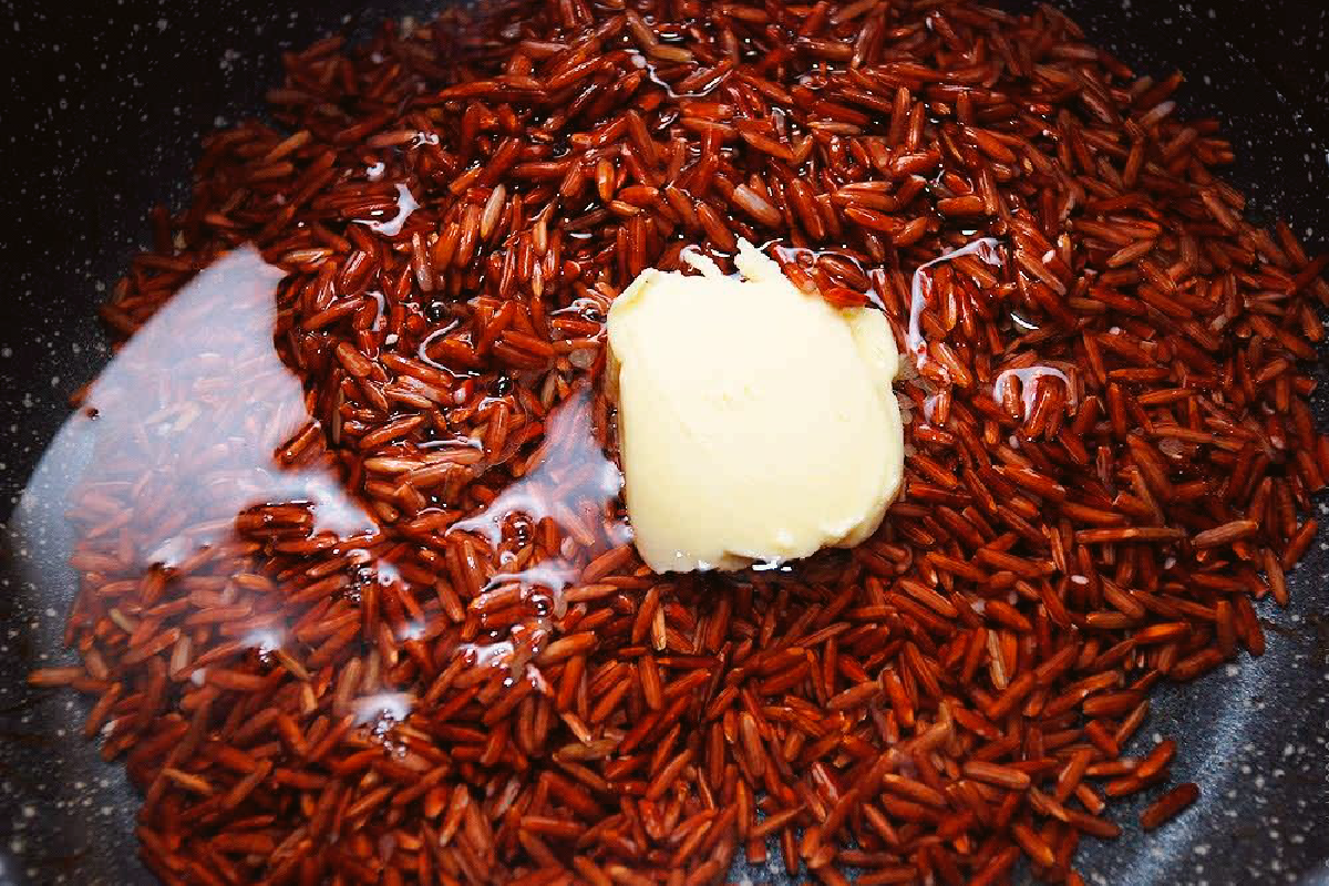 Красный рис вода красная. Краснозерный рис. Рис красный Рубин. Ферментированный рис. Бутанский красный рис.