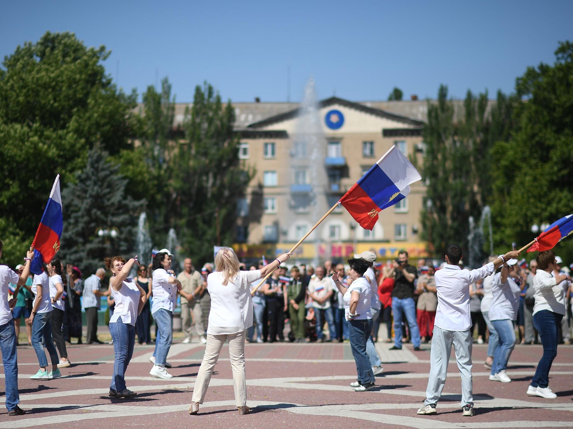 Запорожская область жителей. Мелитополь площадь города. Жители Мелитополя.