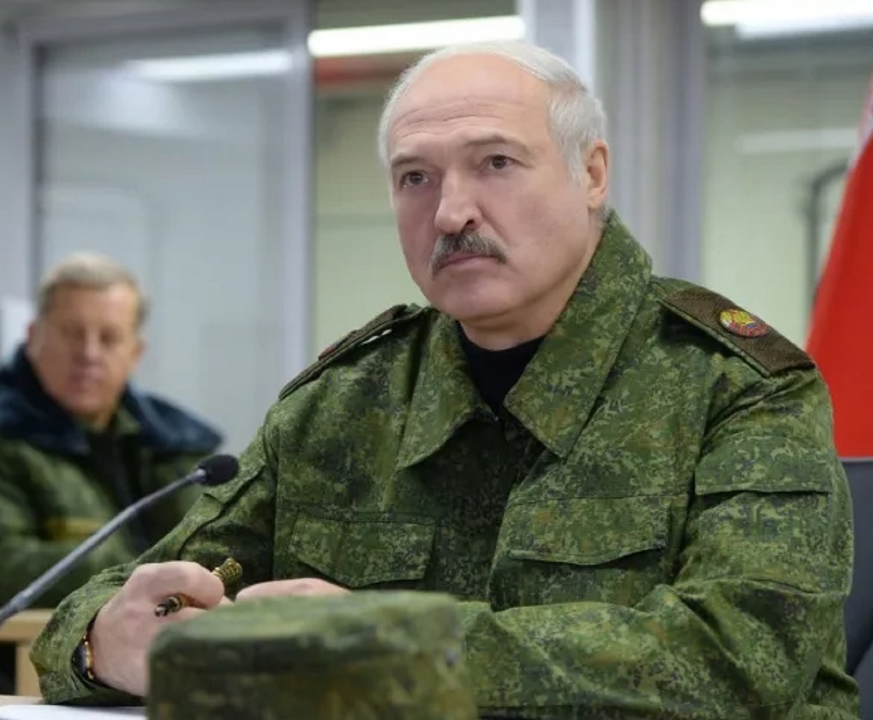 Военно способный. Лукашенко главнокомандующий. Лукашенко генерал.