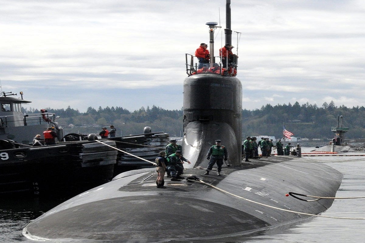 Подлодка американцев. Подводная лодка USS Connecticut. Seawolf USS Connecticut (SSN 22). Американская подводная лодка столкнулась с неизвестным объектом.