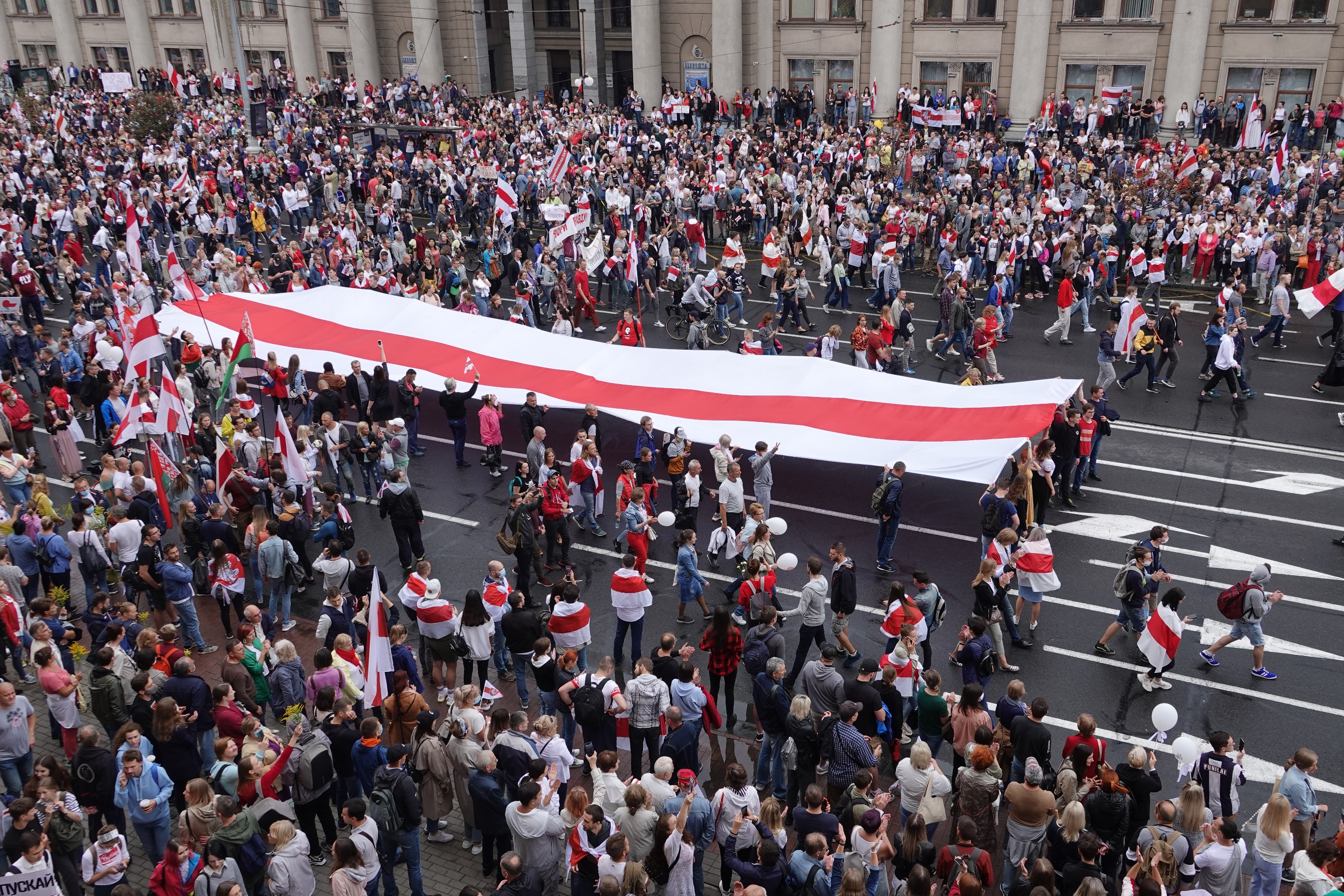 Протесты в беларуси. Протесты в Беларуси 2020. Флаг протестов в Белоруссии. Белорусские протесты 2020. Протестное движение в Белоруссии.