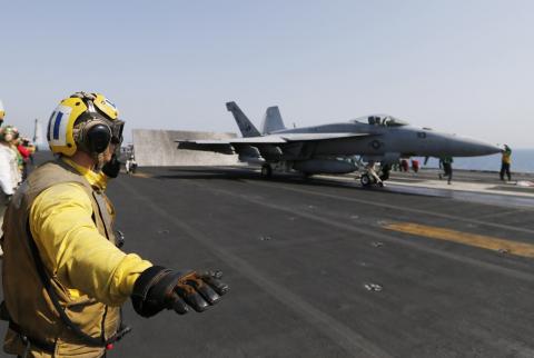 США разбомбили свою авиабазу в Сирии