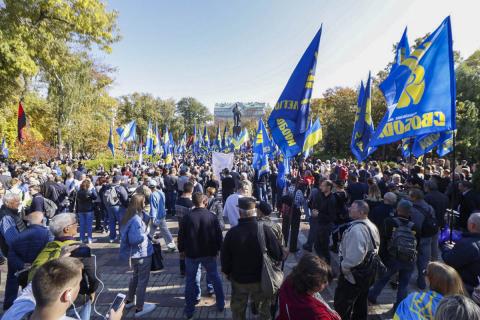 В Киеве участник марша назвал украинскими Кубань и Дон