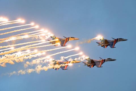 День воздушного флота России: картинки и открытки ко дню авиации День воздушного флота России: картинки и открытки ко дню авиации
