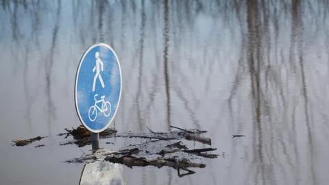Потоп паводок дорожный знак
