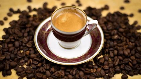 Чашка кофе зёрна кофе