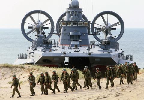 Черноморский флот взял на сопровождение судно Yuma ВМС США
