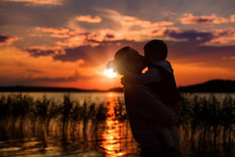 4-летний сын поразил мать правдивым рассказом про ее выкидыш до его рождения 4-летний мальчик помнит о выкидыше у мамы, который был до его рождения
