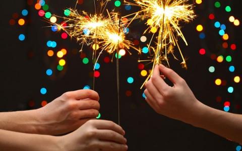 12 новогодних примет для исполнения желаний, счастья любви в Новом году и к деньгам Новогодние приметы, которые принесут счастье, любовь и деньги