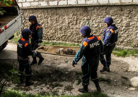 Пиротехники обезвредили в Севастополе застрявшую в скале немецкую авиабомбу