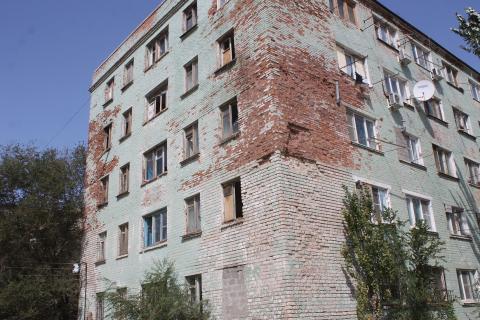 Дома в Астраханской области рассыпаются в пыль