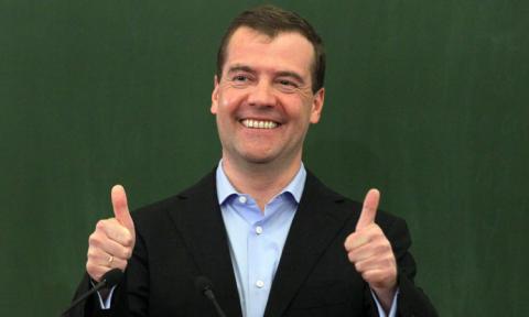 "Здоровья вам и хорошего настроения!" - Медведев вновь пошутил над гражданами