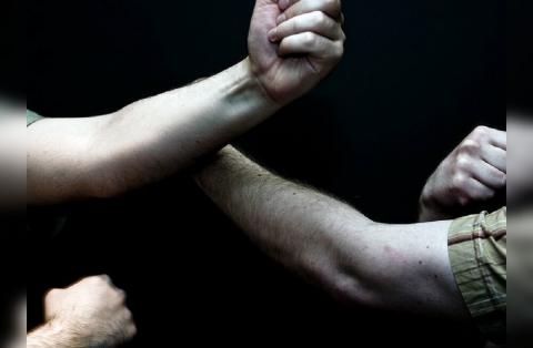 Потасовка сотен дагестанцев с полицией попала на видео