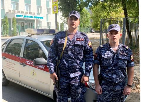 Росгвардейцы спасли двух детей на пожаре в Волгограде