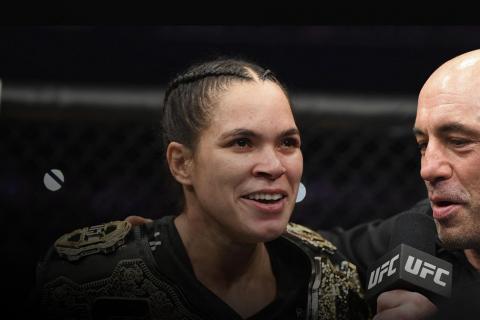Чемпионка UFC Аманда Нуньес надела сразу два пояса, и все