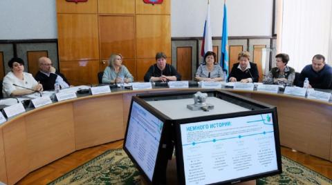 В Астрахани пересмотрят зарплаты педагогов