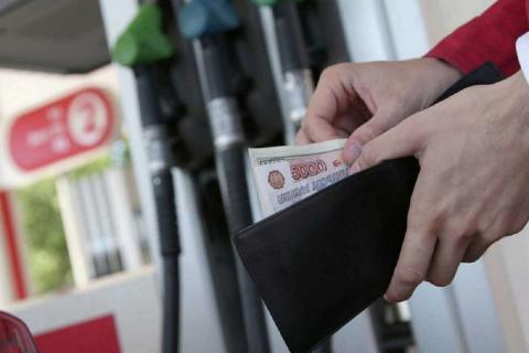 В Астрахани цены на бензин установили рекорд